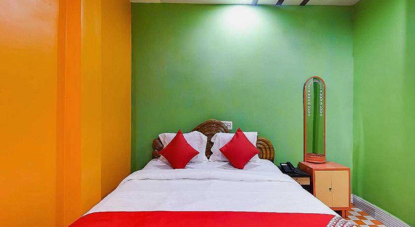 Jangipur Hotel | Hotel ∙ 3 guests