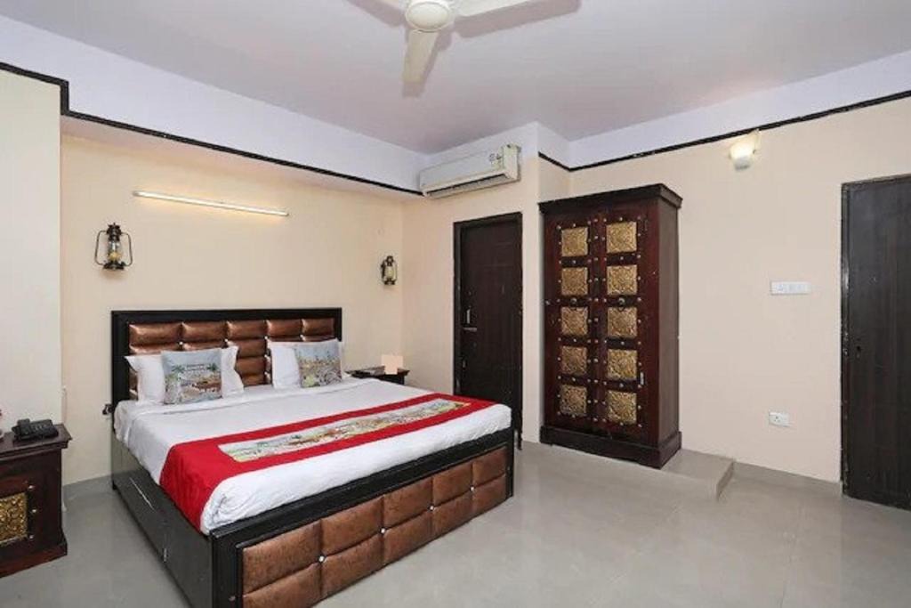 Hotel Anand Palace | Raja Park