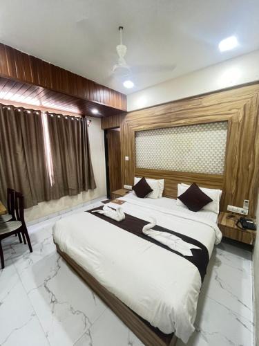 Nathdwara Hotel | Hotel Bansuri I opposite shreenathji temple 80mtr away 966o9o1oo6