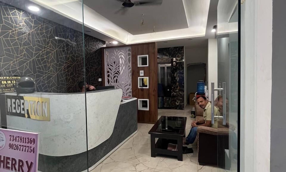 Mahmoorganj Hotel | Hotel Cherry Blossom