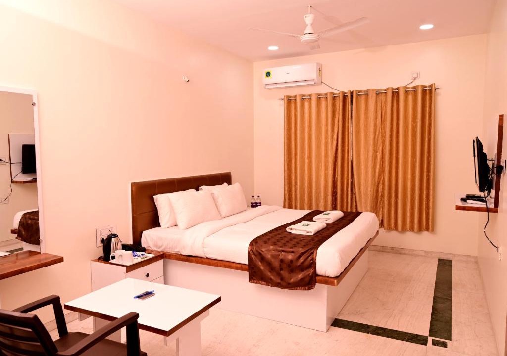 Pimpri Colony Hotel | HOTEL DAKSH
