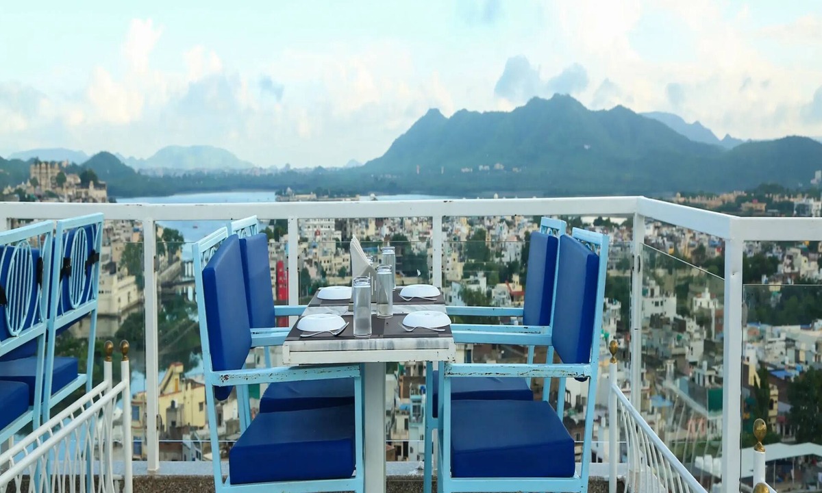 Lake Swaroop Sagar Hotel | Hotel Darbargarh, Udaipur