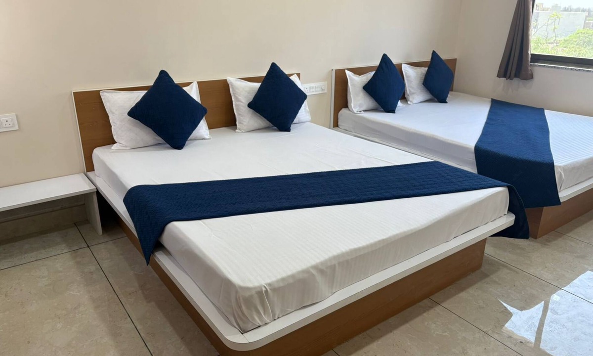 Dwarka Hotel | Hotel Darshan Palace - Near Dwarka Railway Station & Shree Dwarkadhish Temple