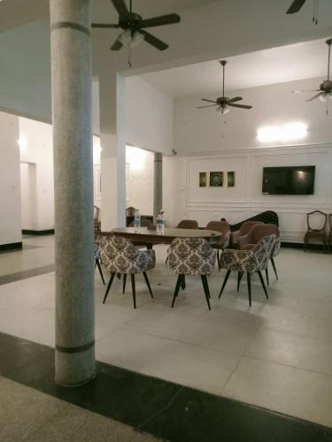 Jhusi Hotel | Hotel DR Inn
