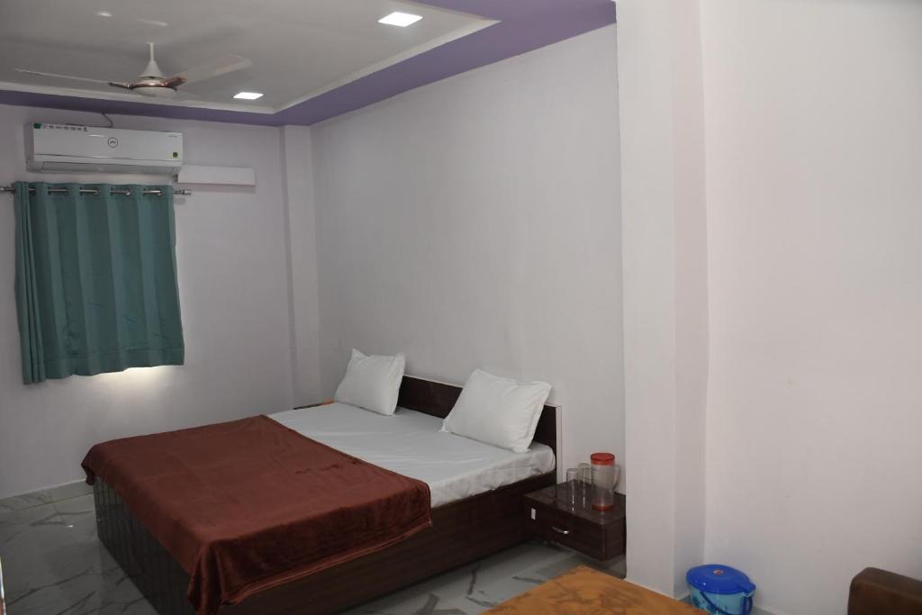 Bhat Hotel | Hotel Dwarkesh