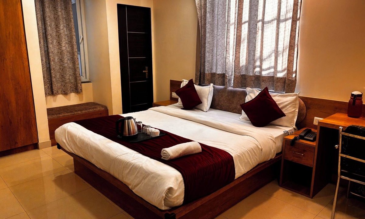 Malviya Nagar Hotel | Hotel Gulabi Nagri