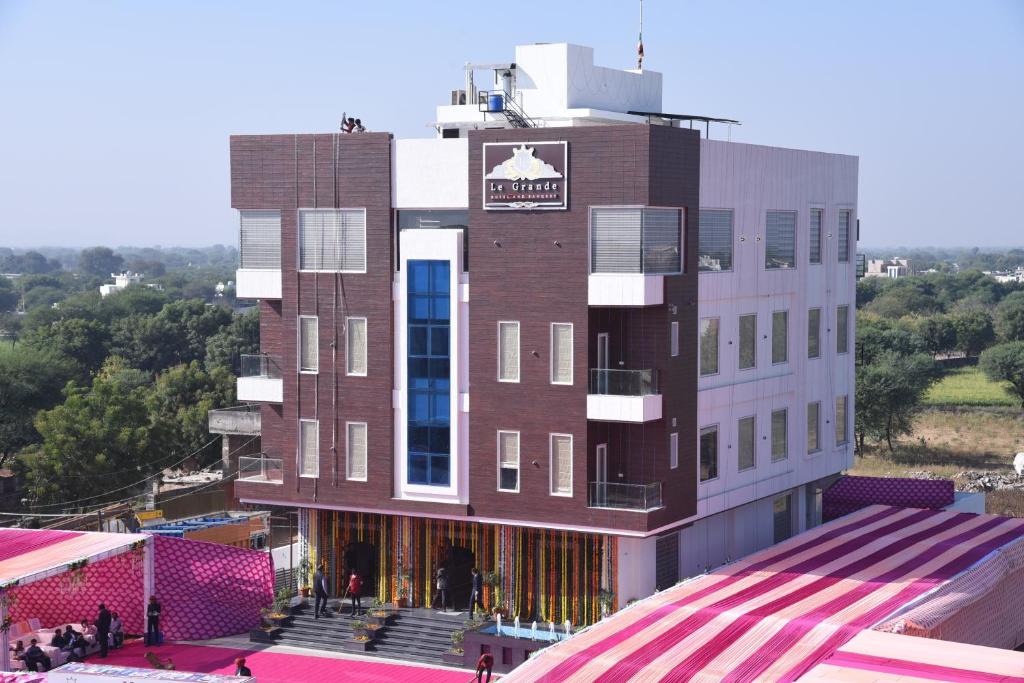 Chomu Hotel | Hotel Le Grande