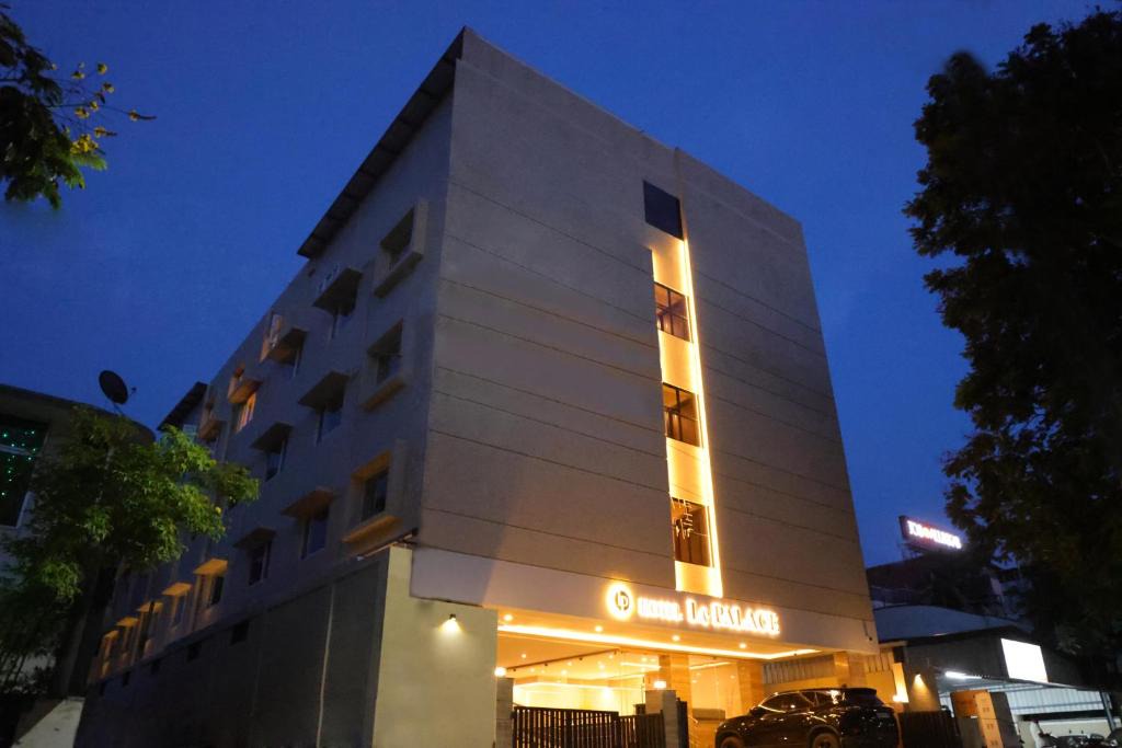 Gandhipuram Hotel | Hotel Le Palace