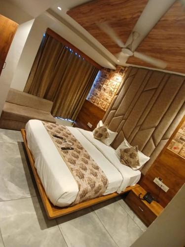Ahmedabad Hotel | Hotel Lotus Town