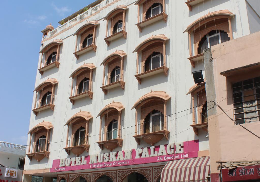 Sindhi Camp Hotel | Hotel Muskan Palace