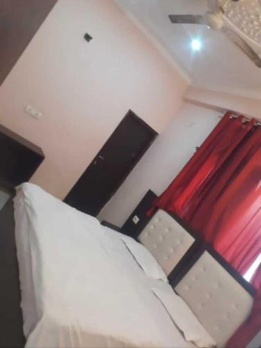 Knowledge Park III Hotel | Hotel O 80831B The Royal Galaxy