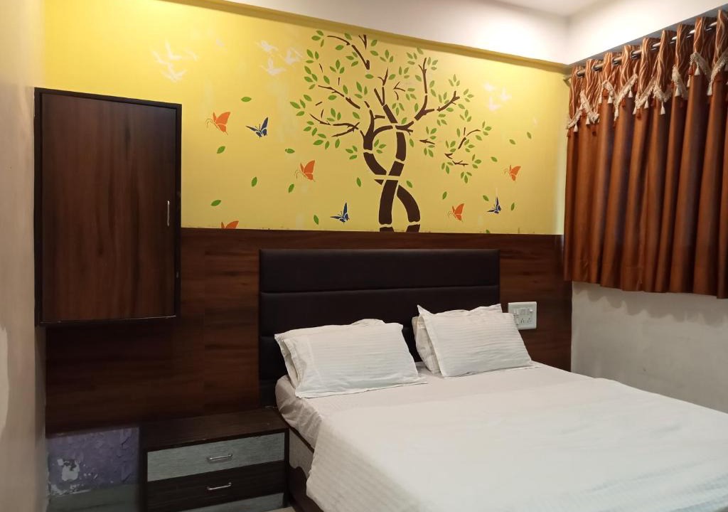 Ahmedabad Bed & Breakfast | HOTEL PARAS PALACE