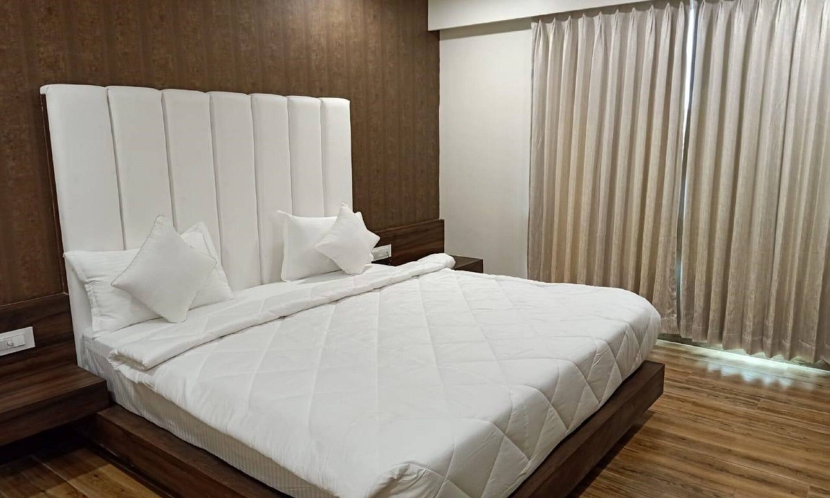 Vadodara Hotel | Hotel Radhe