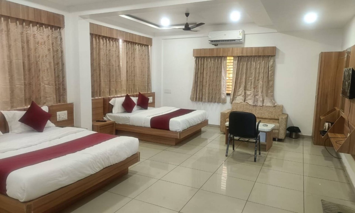 Nadiad House | Hotel Royal Palace in