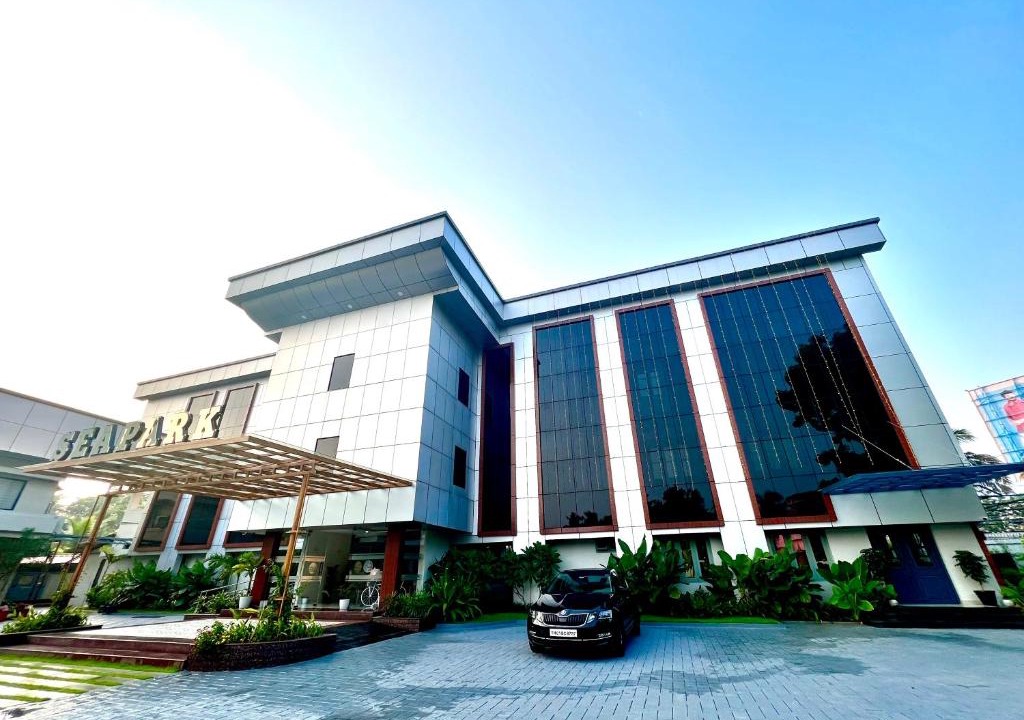 Karunagappally Hotel | Hotel Seapark