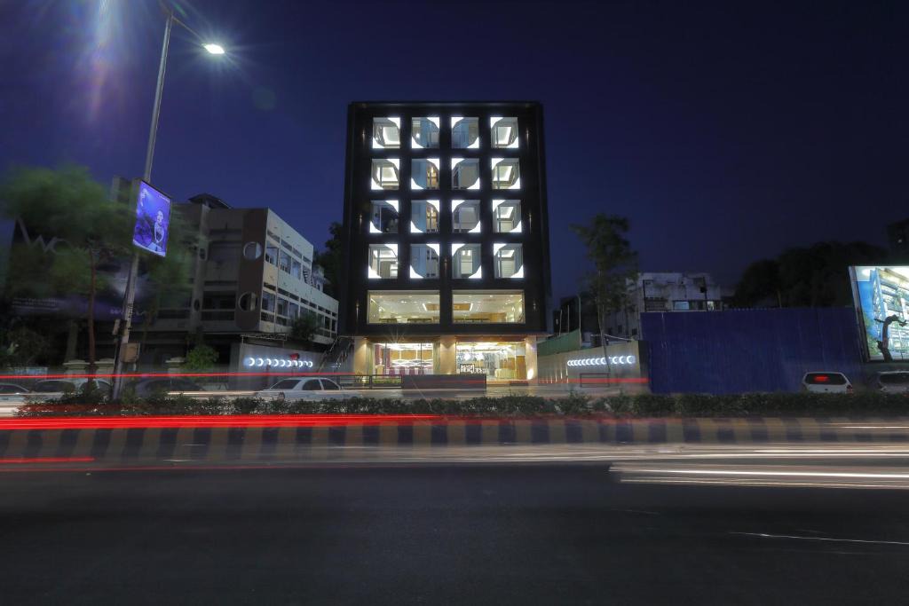 Navrangpura Hotel | Hotel Silver Heights
