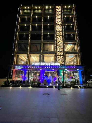 Ahmedabad Hotel | HOTEL SILVERA GRAND