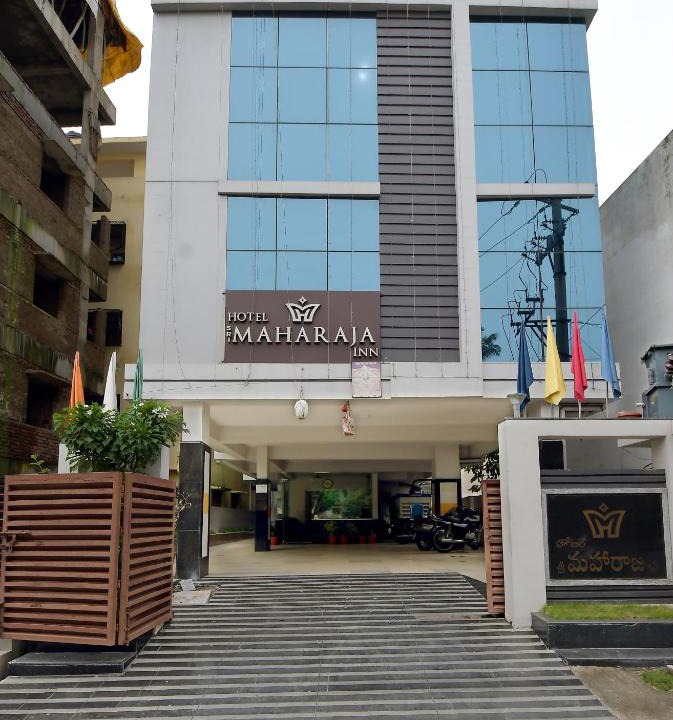 Dwaraka Nagar Hotel | Hotel Sri Maharaja Inn
