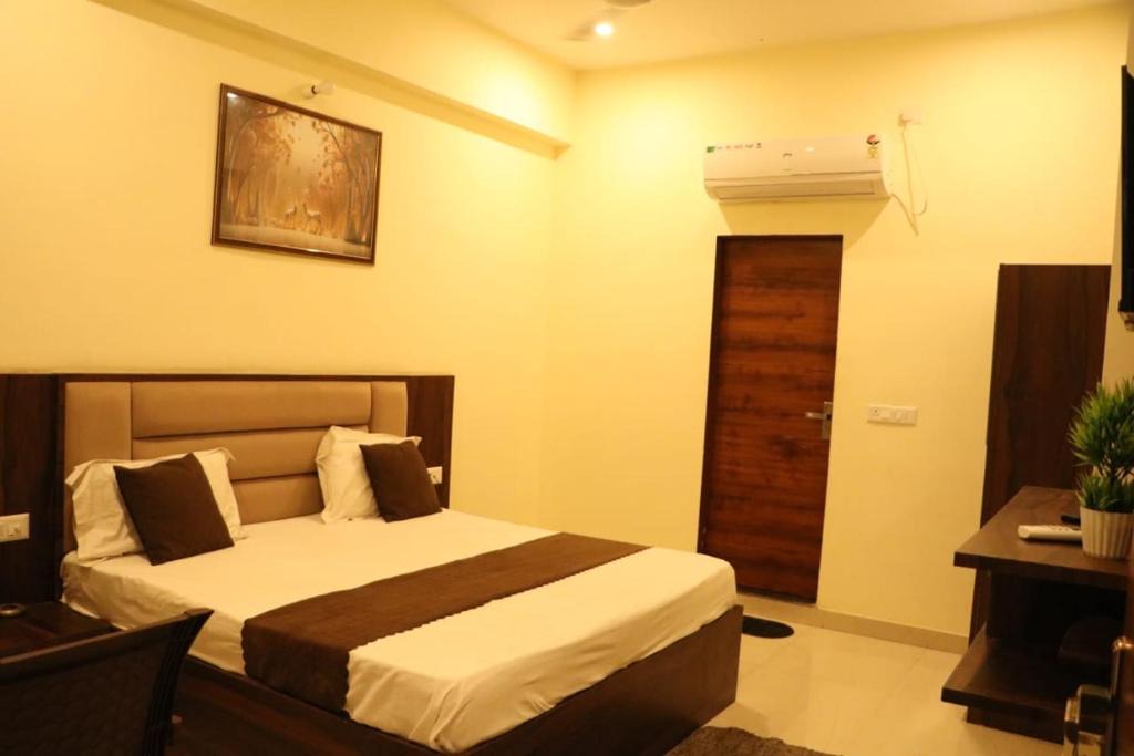 Bandikui Hotel | Hotel Swaroop
