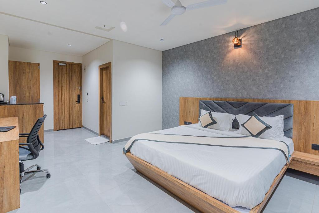 Gandhinagar Hotel | Hotel The Grand Heaven