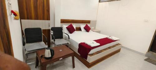 Ayodhya Hotel | Hotel The Ram Krishna Palace Ayodhya Near Dasrath Mahal 500m -Railway Station 800m -Prime Location - Luxury and Spacious Room
