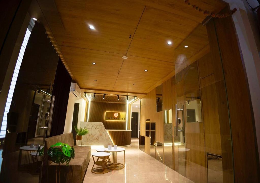 Gandhinagar Hotel | Hotel The Velvet Rooms & Banquet