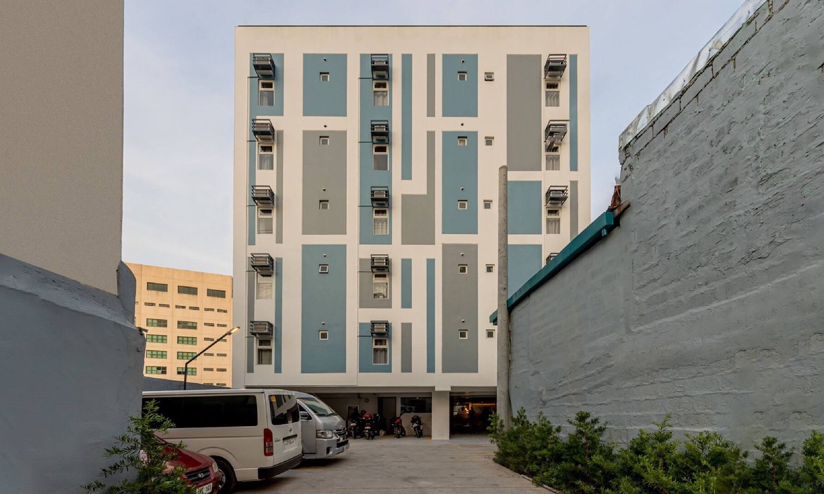 West Rembo Hotel | iHotel Uptown BGC