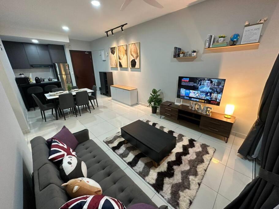 Mont Kiara Apartment | Inspirasi Mont Kiara 3 Rooms Balcony Free WIFI & Carpark By The Homez