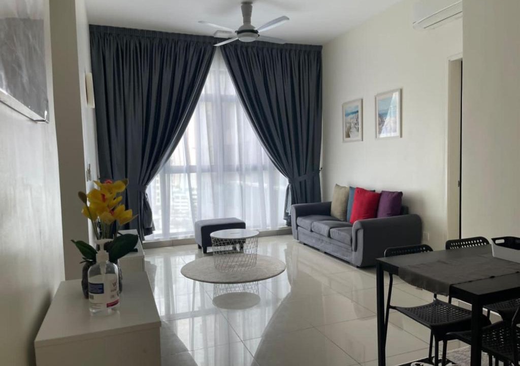 Putrajaya Apartment | IOI Conezion Iman's Home with Pool View Unit