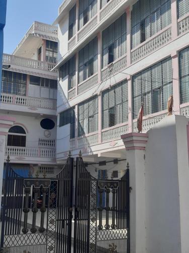 Karchana Apartment | jai shri khatushyam stay