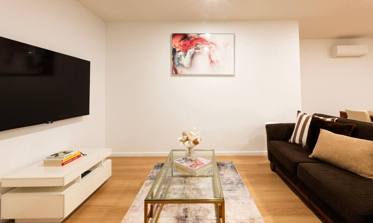 Ivanhoe Apartment | Jasandro Ivanhoe Base 19