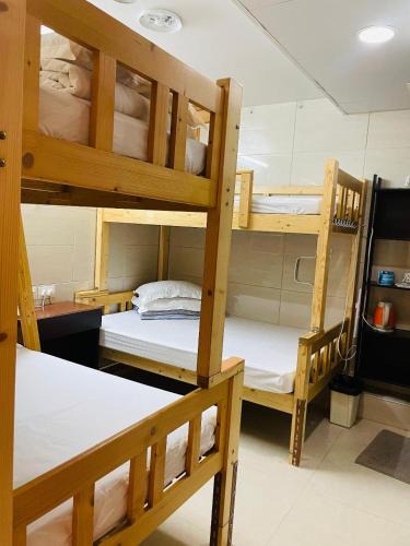 Mong Kok House | Johnson Hostel