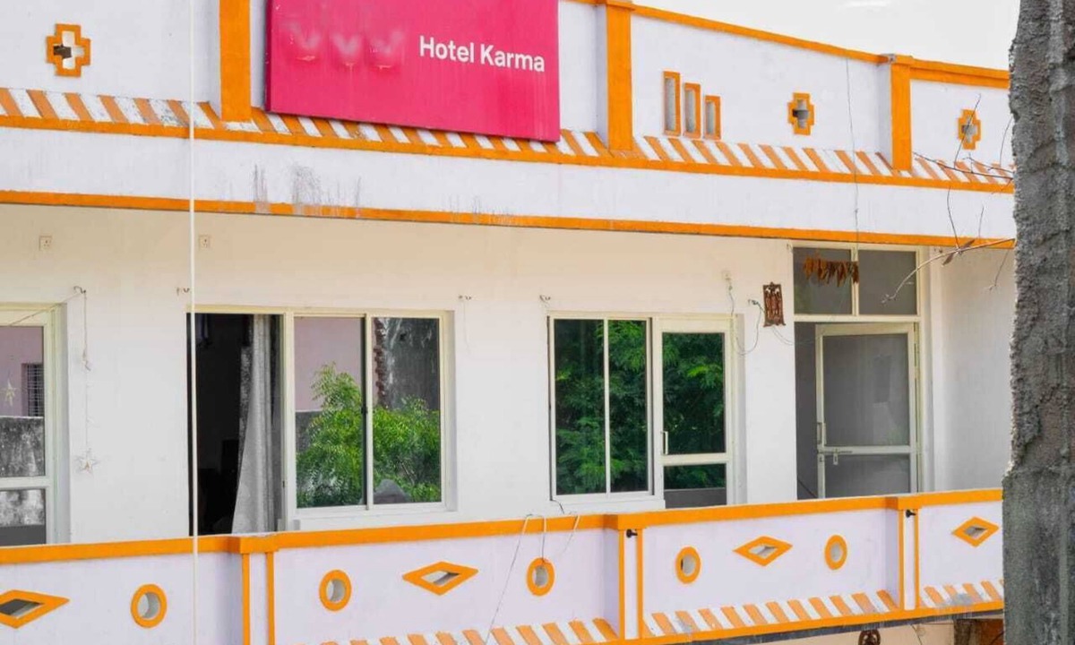Khajuraho Hotel | Karma hostel free wifi 5-bedroom hotel in charming Khajuraho with AC