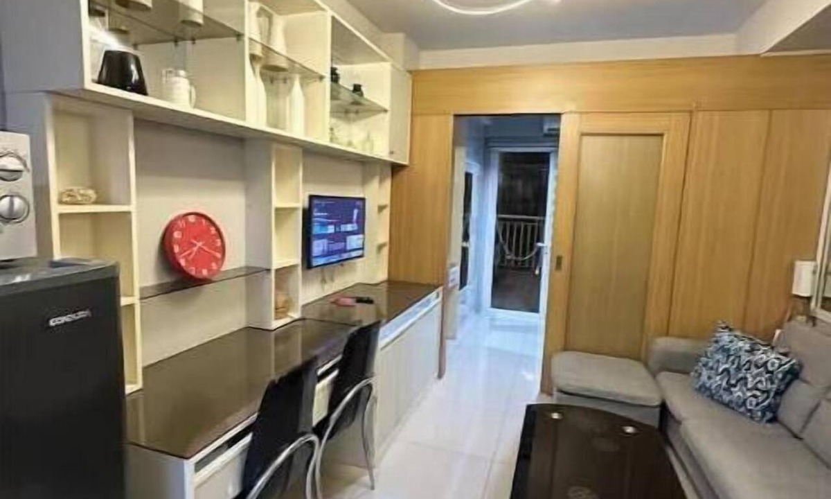 Barangay 76 Apartment | Kathy’s Crib with big balcony at Shell Residence