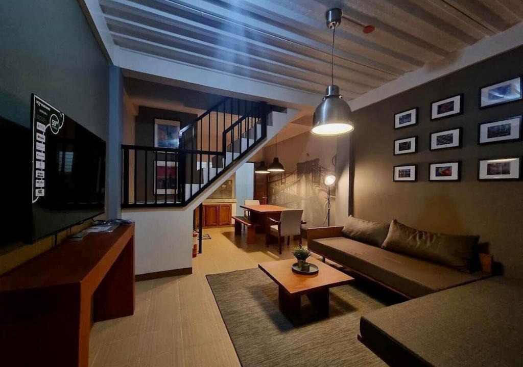 Laoag Apartment | Keep calm and feel New York!