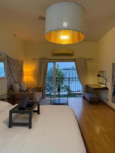 Sri Hartamas Apartment | KL Hartamas Studio, King Bed, Pool, Wifi Smart TV