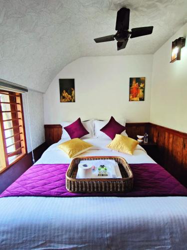 Andhakaranazhy Boat Rental | Kumarakom