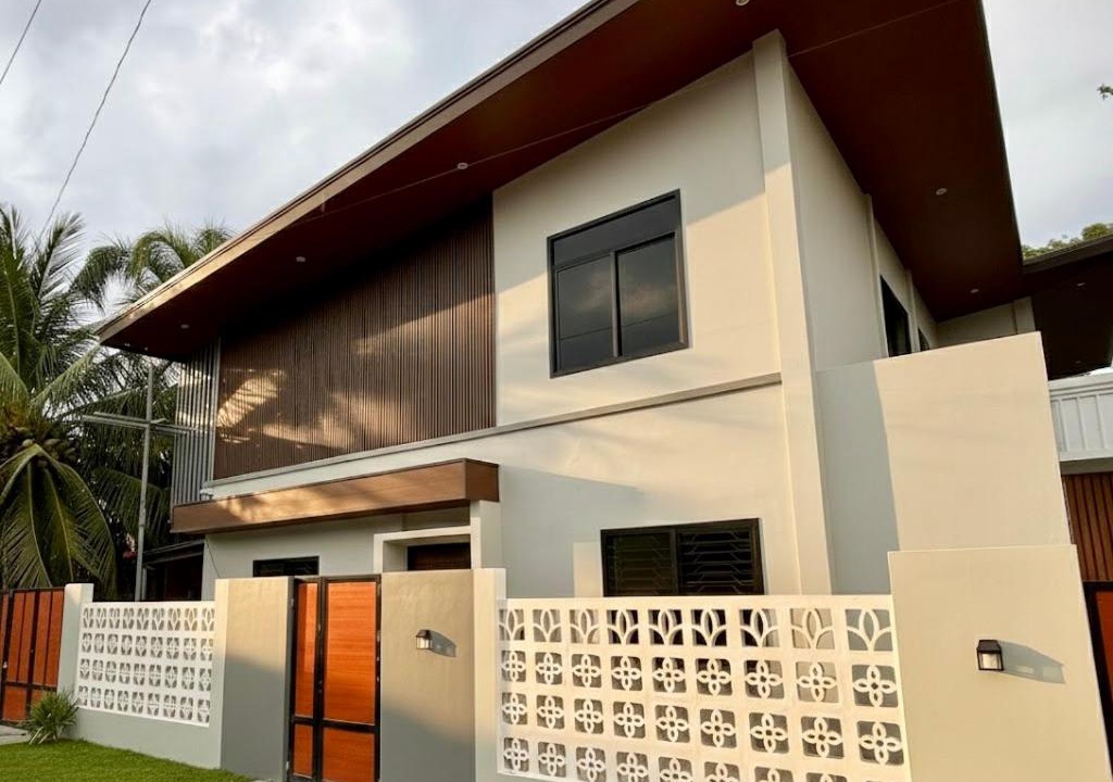 Digos City House | La Residencia Homestay