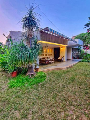 Ahmedabad House | La Shangrila Charming City Center Villa