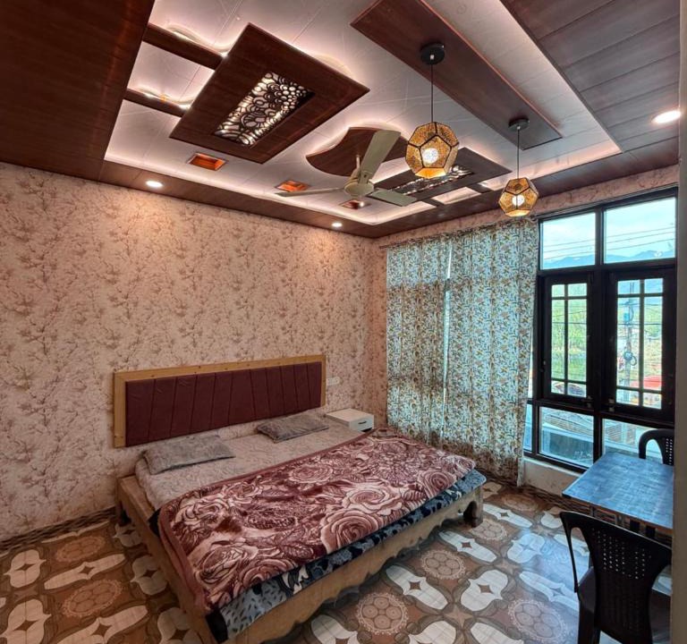 Dal Lake House | Lakes and peaks
