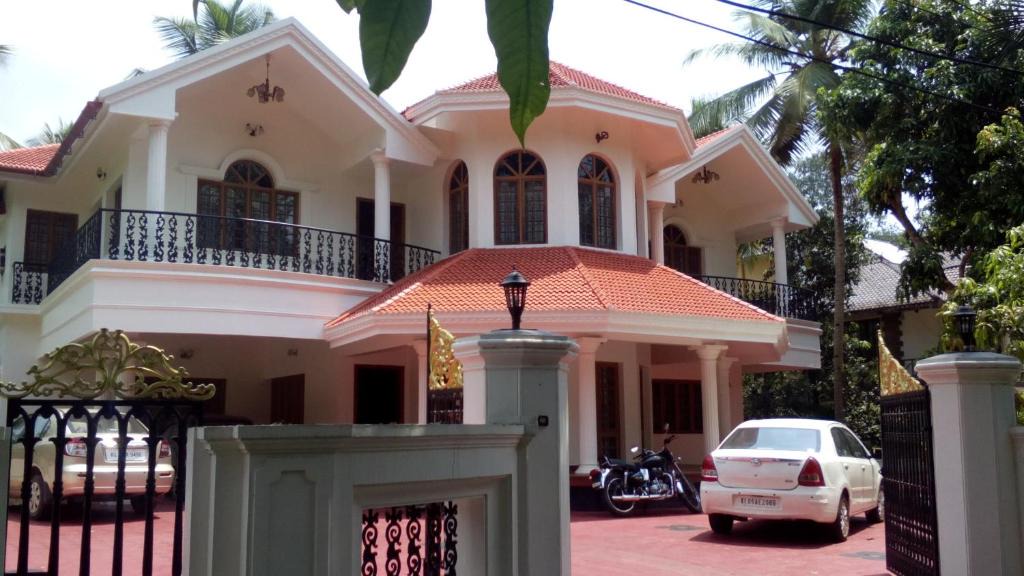 Kumaranalloor Villa | Large villa in kottayam town with 6 bedrooms