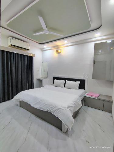 Indore Apartment | Leela Home stay Indore - Marigold - One BHK with large balcony