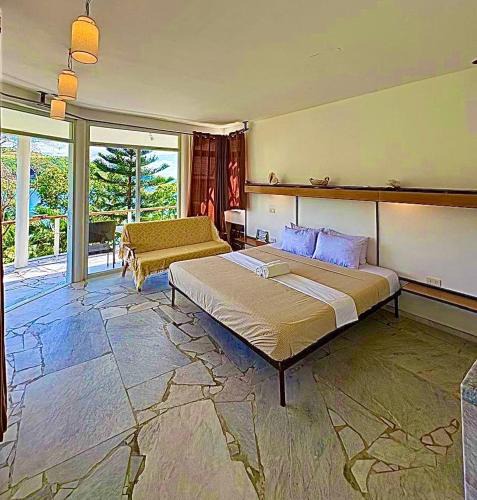 Romblon Island Hotel | Lonos Circle Ocean View Room