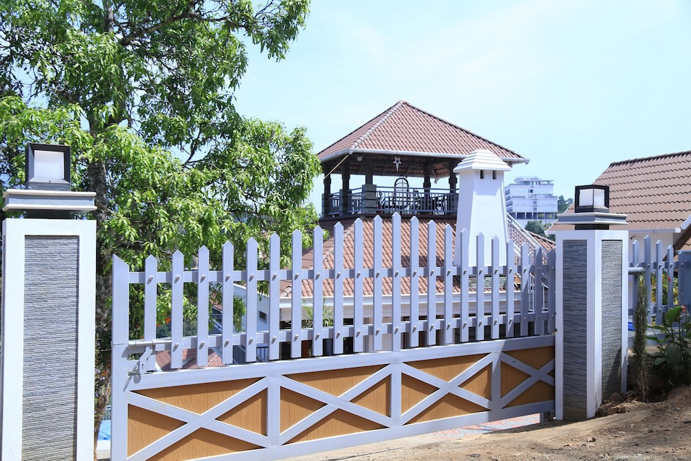 Anachal Hotel | Luxury Cottages with Beautiful Mountain View