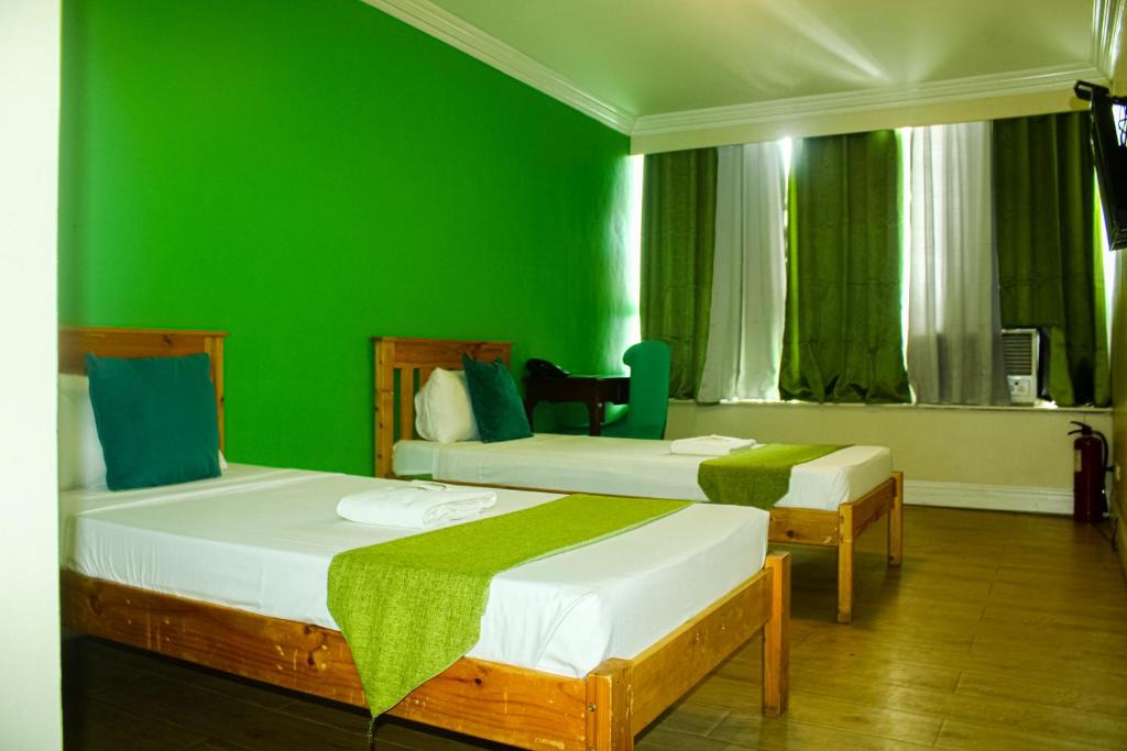 Paranaque Hotel | Manila Airport Hotel by Urban Connect