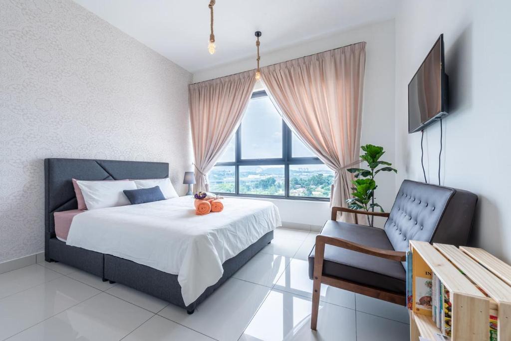 Sungai Buloh Apartment | Mario's suite direct MRT link & 50m infinity pool