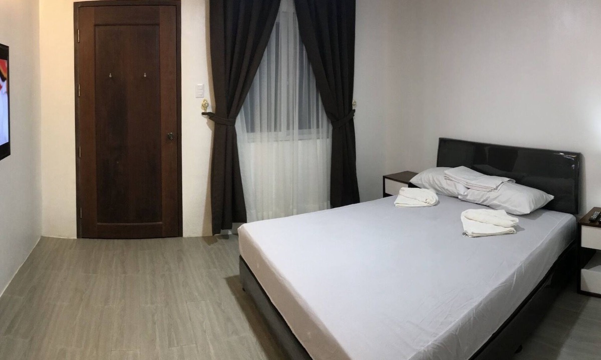 Puerto Princesa City Centre Hostel | Mayumi Lodge, Perfect for couples. Cozy and Nice! Fast Internet