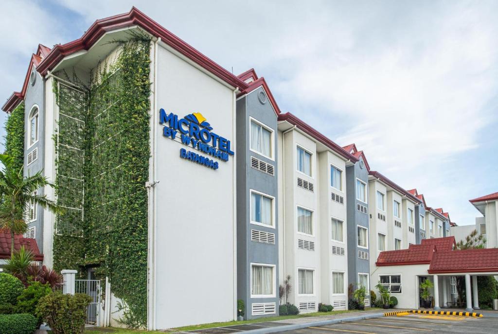 Santo Tomas Hotel | Microtel by Wyndham Batangas