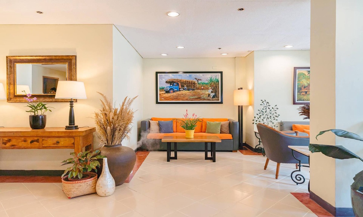Tarlac Hotel | Microtel by Wyndham Tarlac
