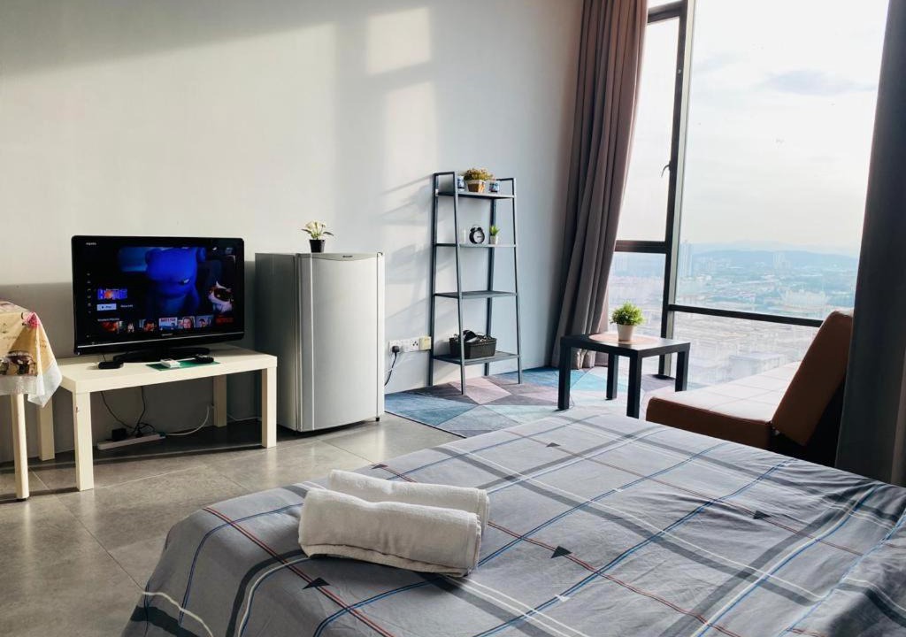 Damansara Perdana Apartment | Miza Empire Damansara studio free wifi netflix